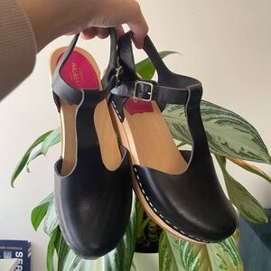 Swedish Hasbeens T-Strap Black Clog